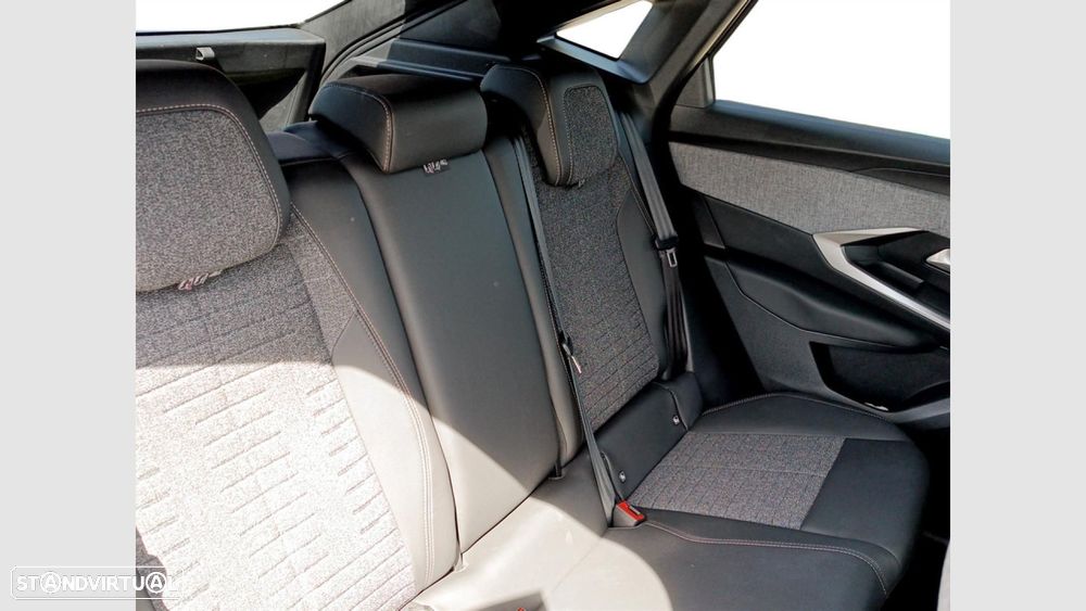 Peugeot 3008 1.2 Hybrid Allure e-DCS6 - 18