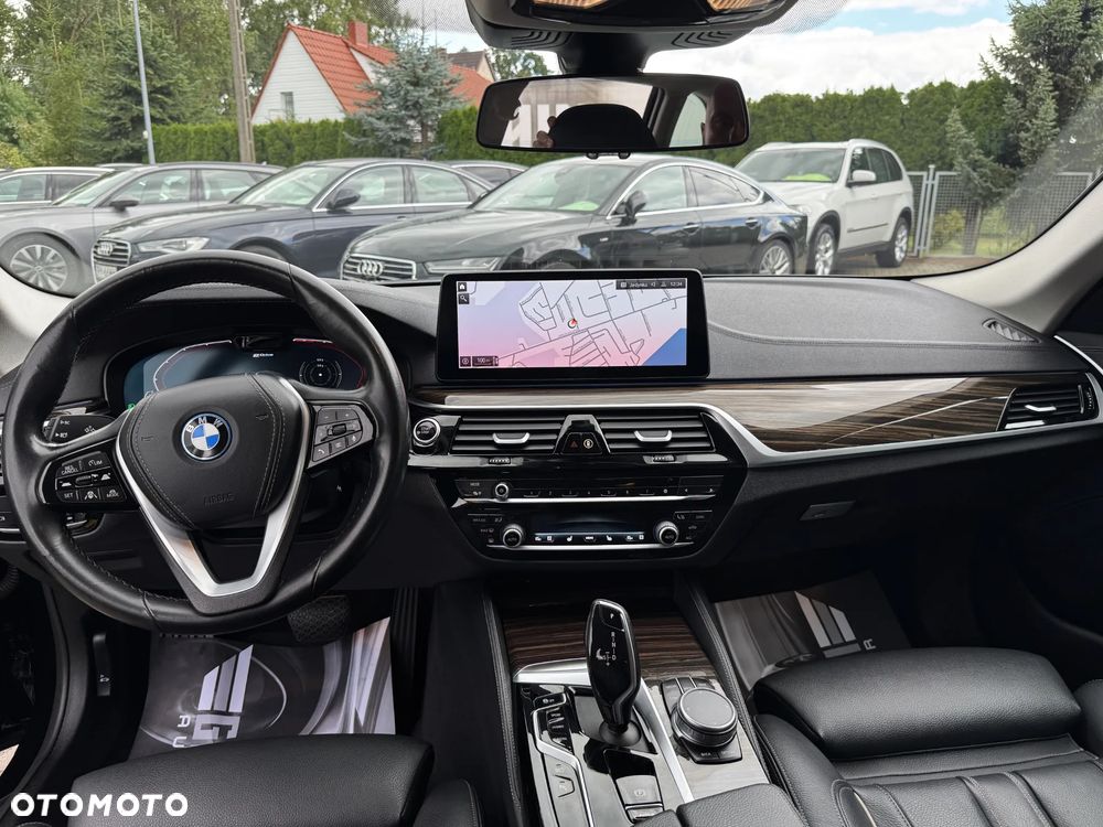 BMW Seria 5 530e Luxury Line - 17