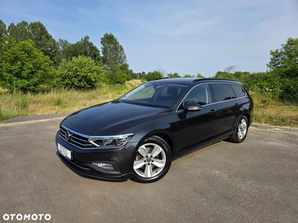 Volkswagen Passat - 1