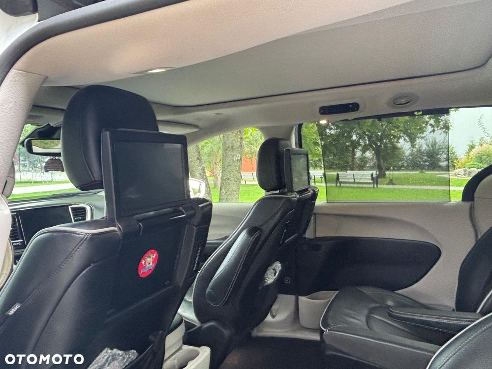 Chrysler Pacifica - 11