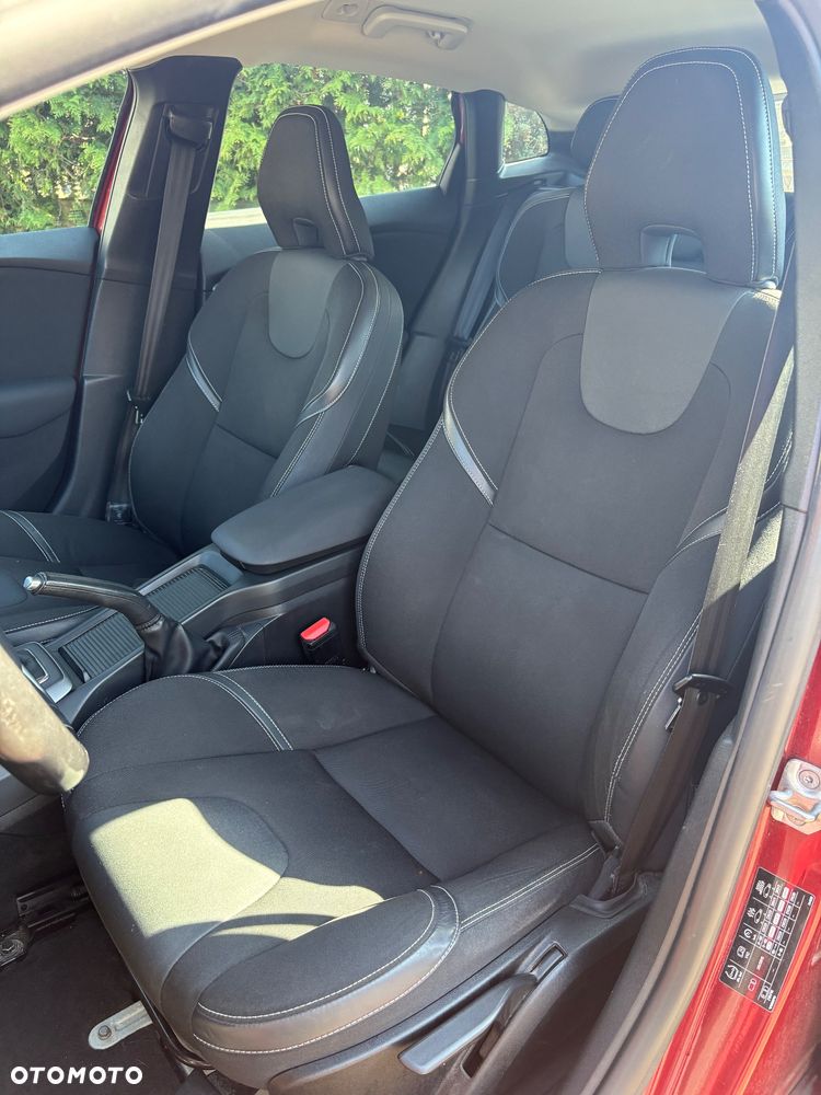 Volvo V40 D2 Momentum - 18