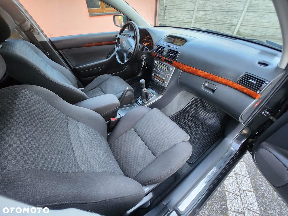 Toyota Avensis - 5