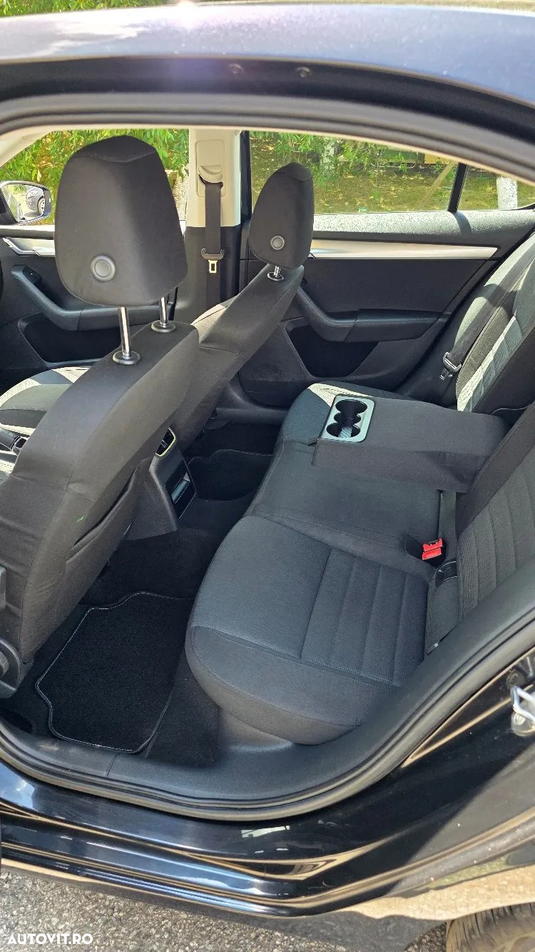Skoda Octavia 2.0 TDI ELEGANCE - 4