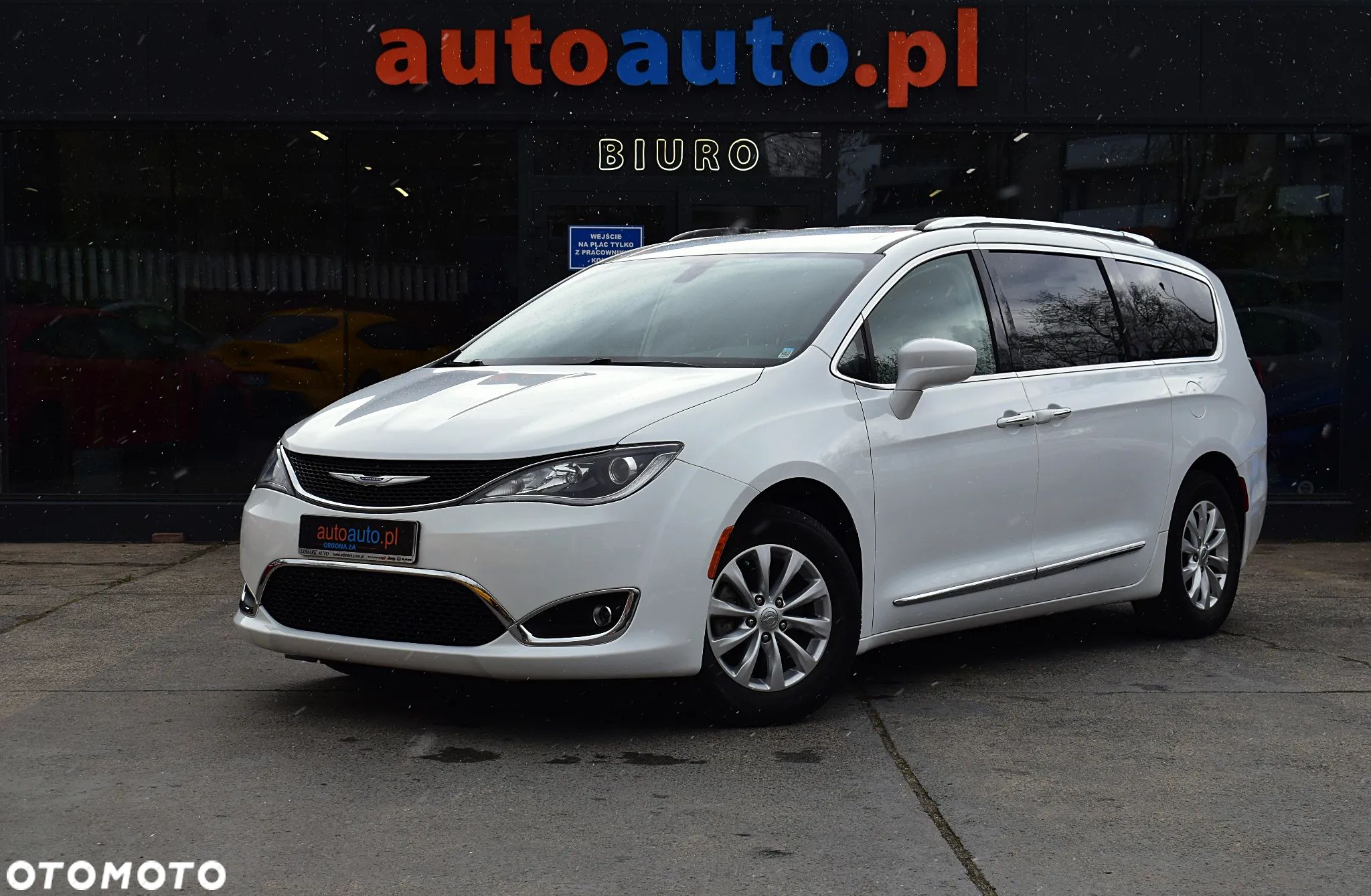 Chrysler Pacifica - 1