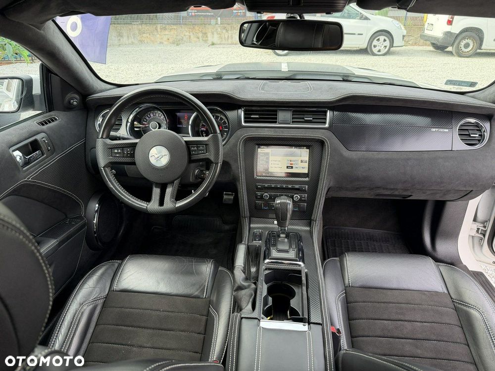 Ford Mustang - 30