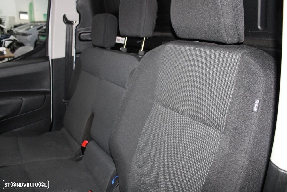 Opel Combo 54kWh Tam M 136cv - 12