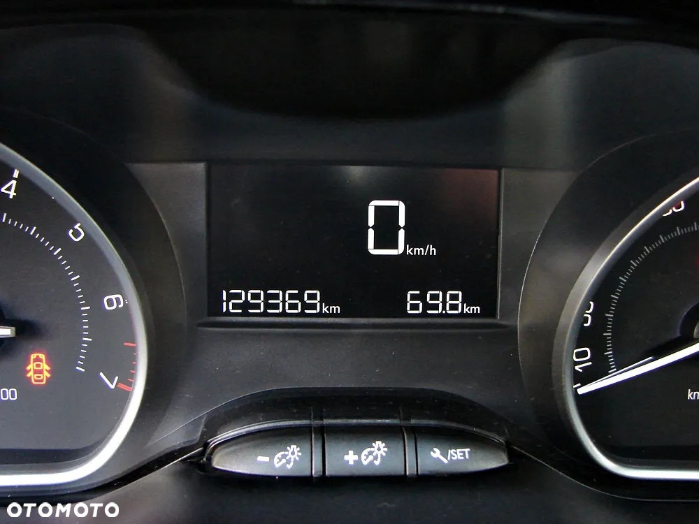 Peugeot 2008 1.2 Pure Tech Style EU6 - 37