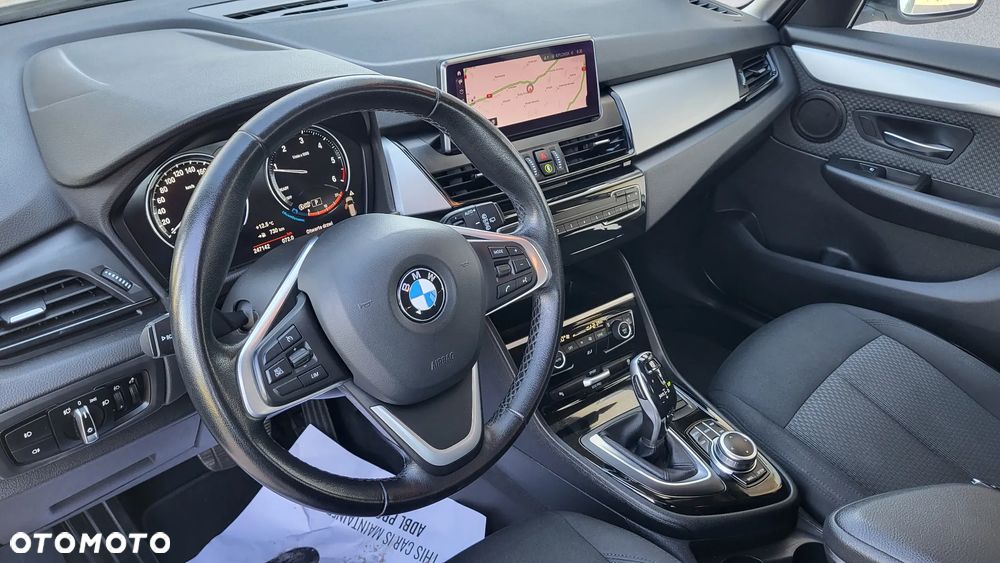 BMW Seria 2 218d - 12
