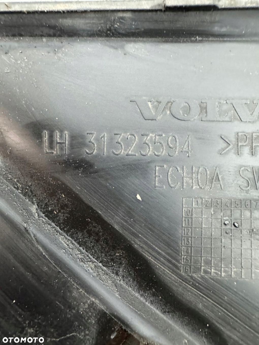 KRATKA RAMKA HALOGENU LEWY PRZÓD VOLVO C70 II 2009-2013 31323594 - 7