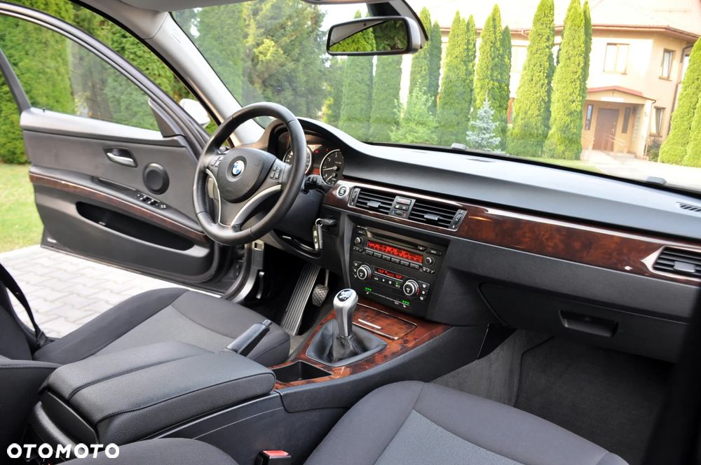 BMW Seria 3 318i - 24