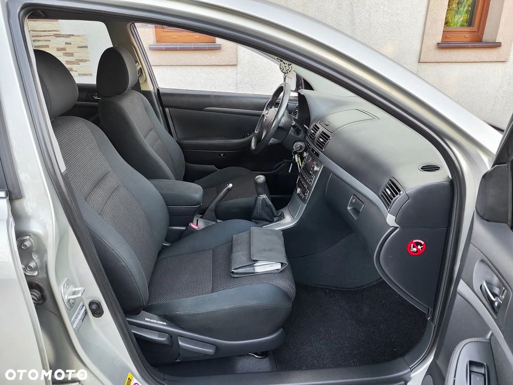 Toyota Avensis 1.8 VVT-i Sol Premium - 19