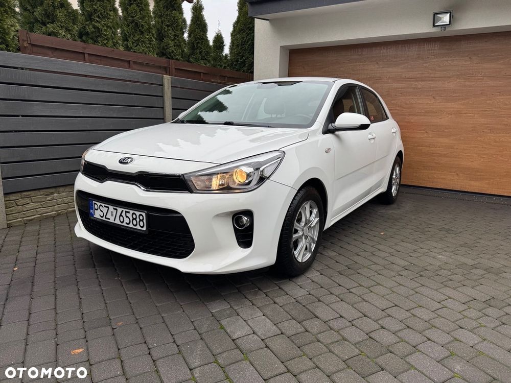Kia Rio 1.2 L - 1