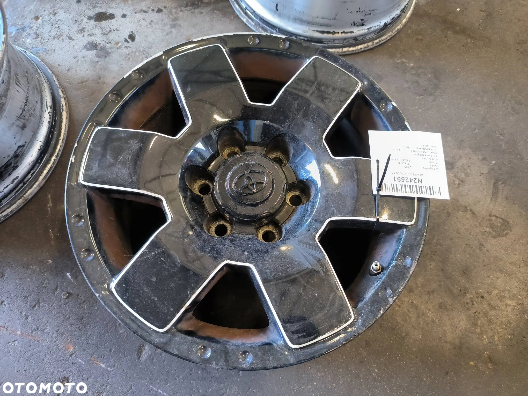 Felgi aluminiowe R17 6x139.70 Kita Toyota FJ cruiser 4.0 V6 2007 - 3