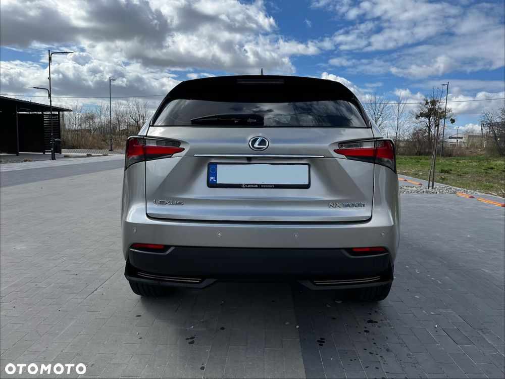 Lexus NX 300h Comfort AWD - 4