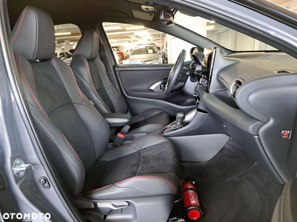 Toyota Yaris Hybrid 1.5 GR Sport - 16