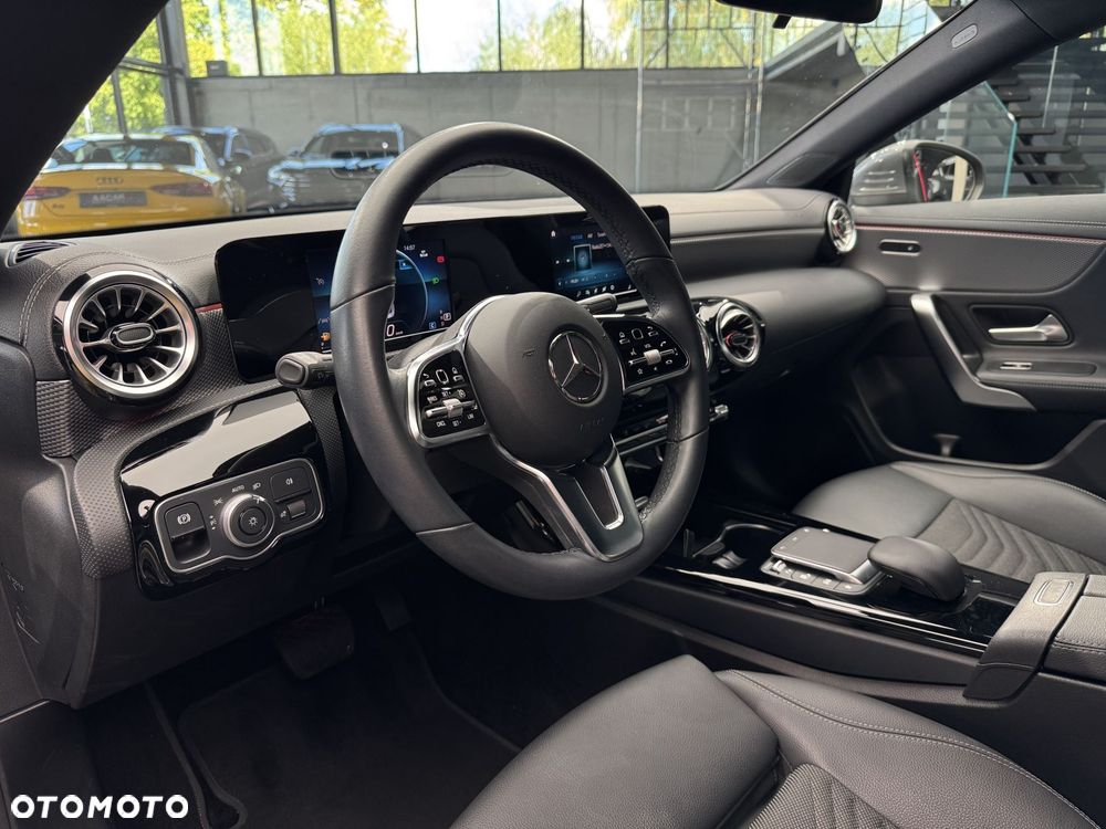 Mercedes-Benz CLA 180 7G-DCT - 10