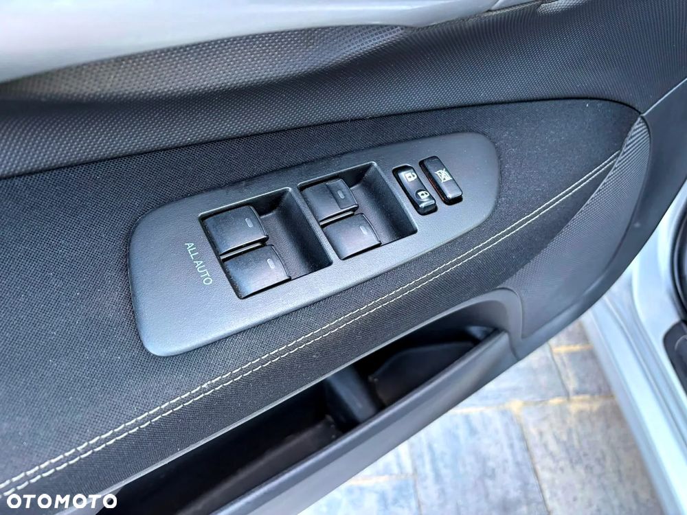 Toyota Auris 1.6 Premium Comfort - 23