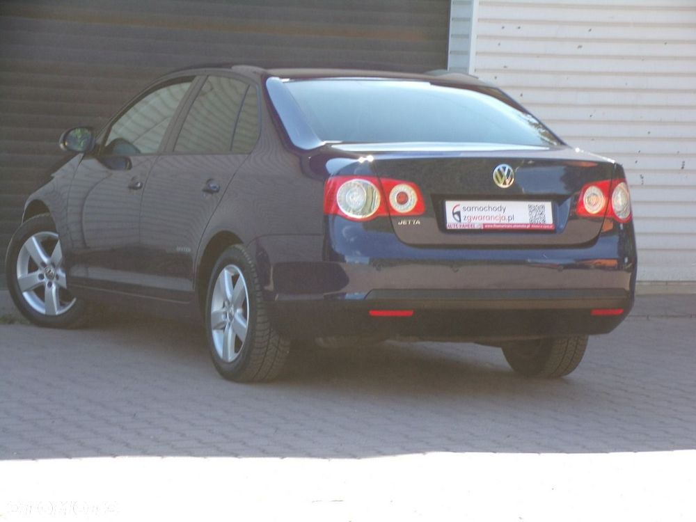 Volkswagen Jetta - 11