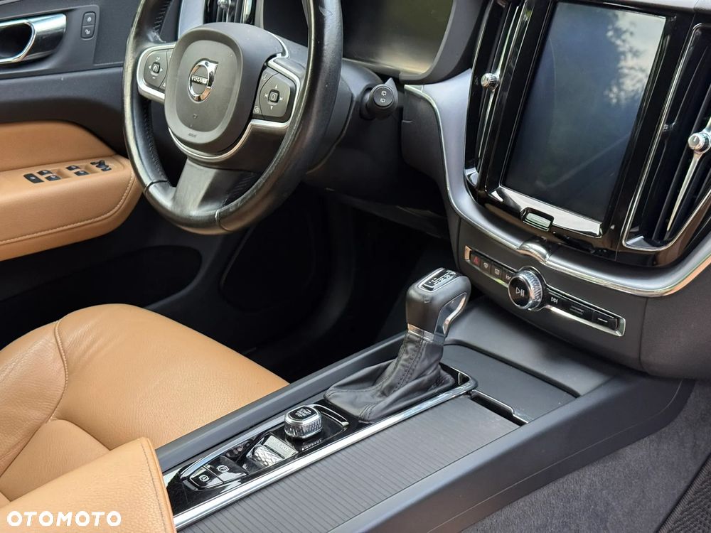 Volvo XC 60 D4 Momentum - 25