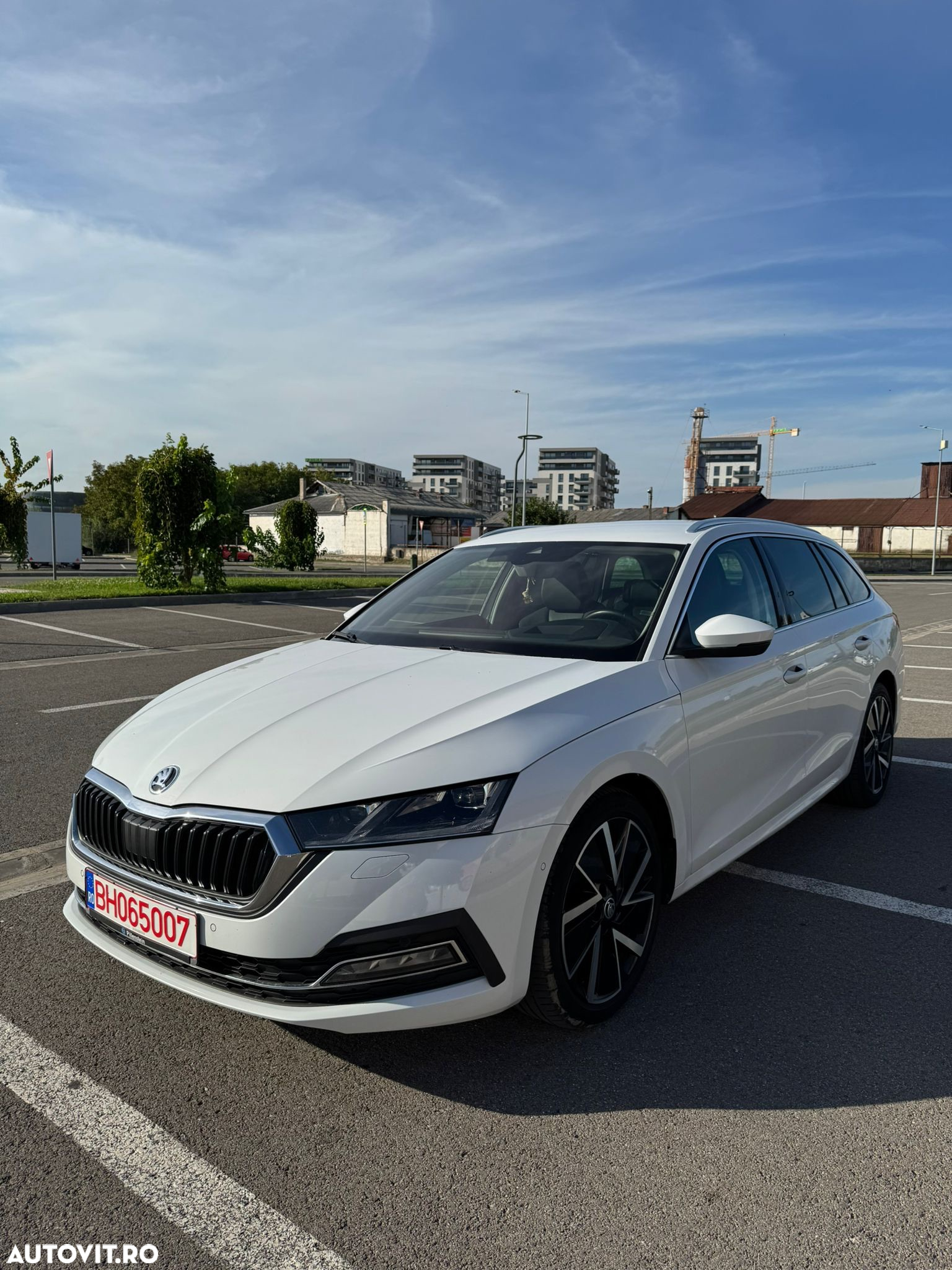 Skoda Octavia Combi 2.0 TDI DSG Edition Plus - 9