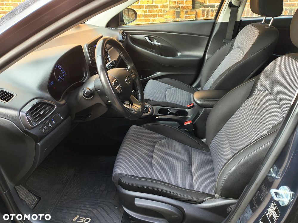 Hyundai i30 1.6 D Classic + DCT - 9