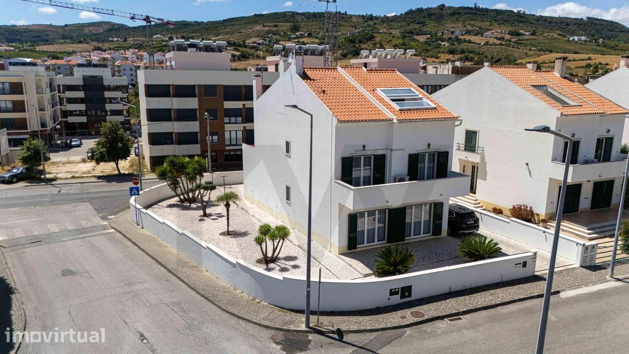 Moradia isolada T4 com 275 m2 num lote de 520 m2 e garagem — Arruda do - Grande imagem: 2/50