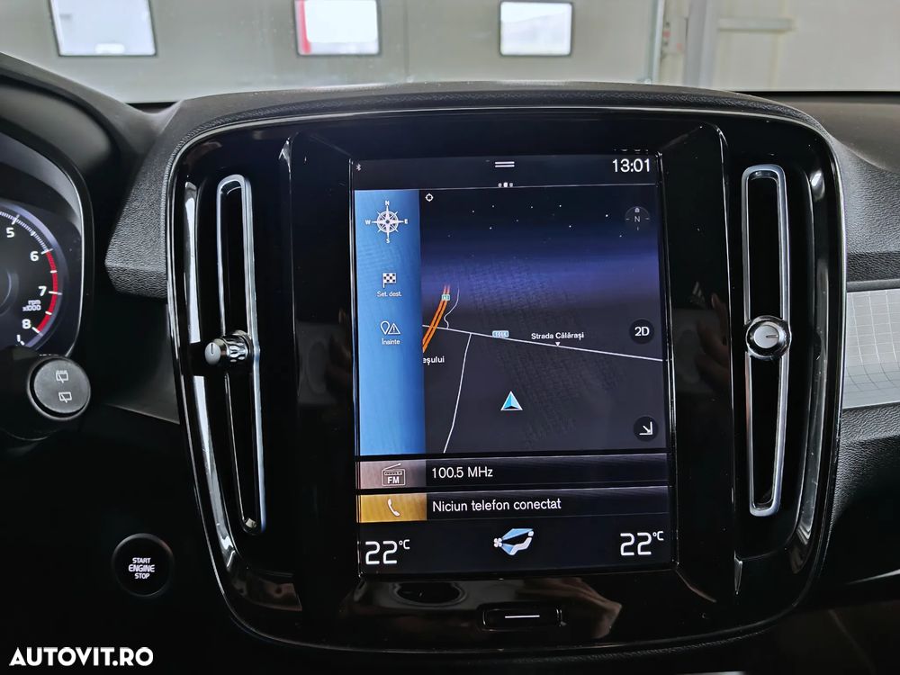 Volvo XC 40 T3 AT8 Momentum Pro - 26