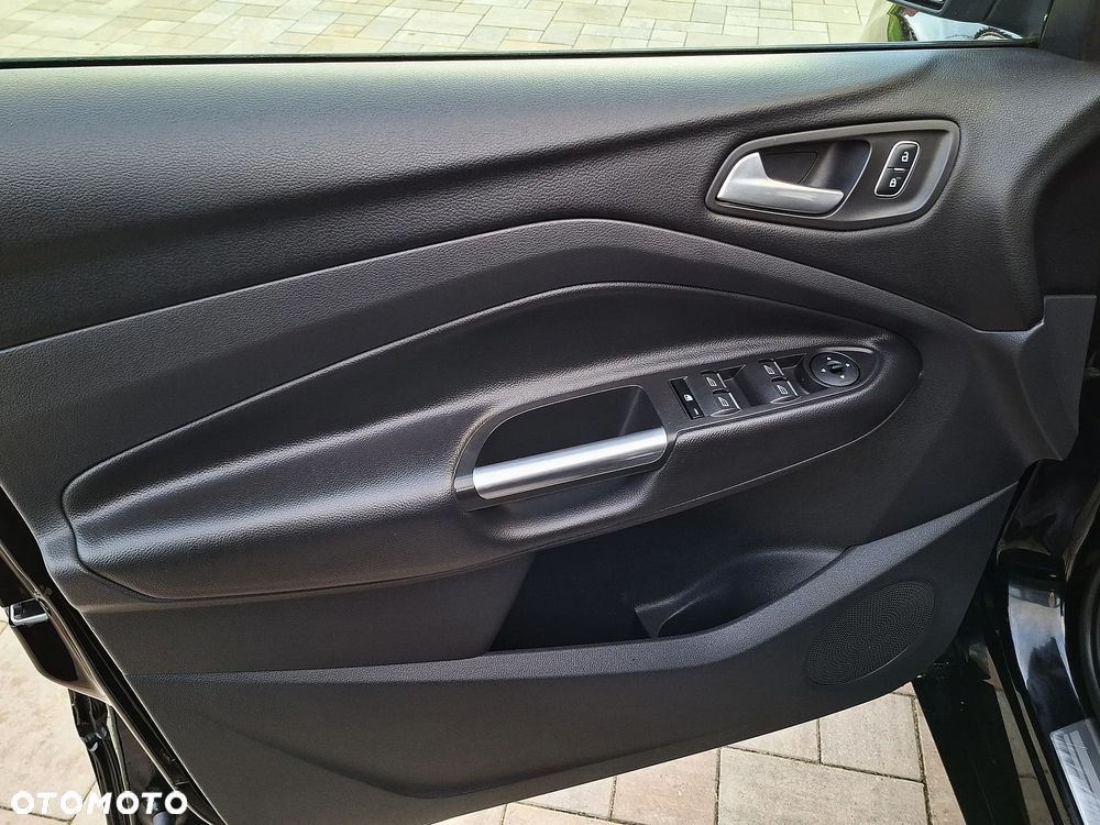 Ford Kuga 1.5 EcoBoost 2x4 ST-Line - 23