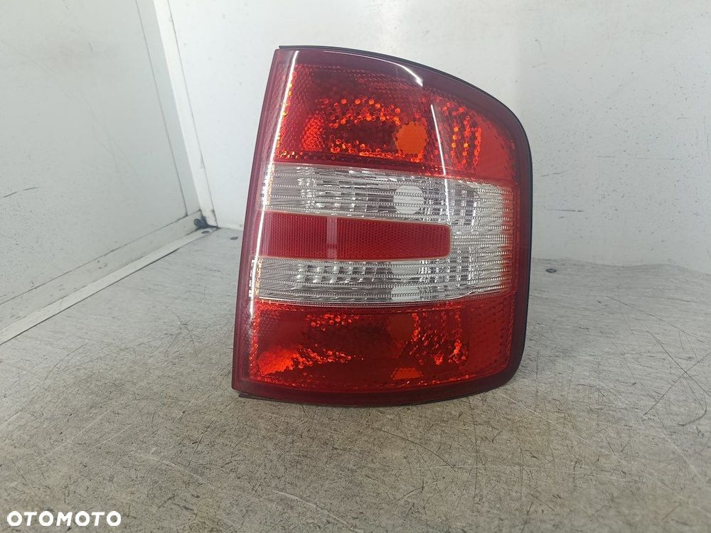 LAMPA TYLNA PRAWA SKODA FABIA I FL KOMBI - 1