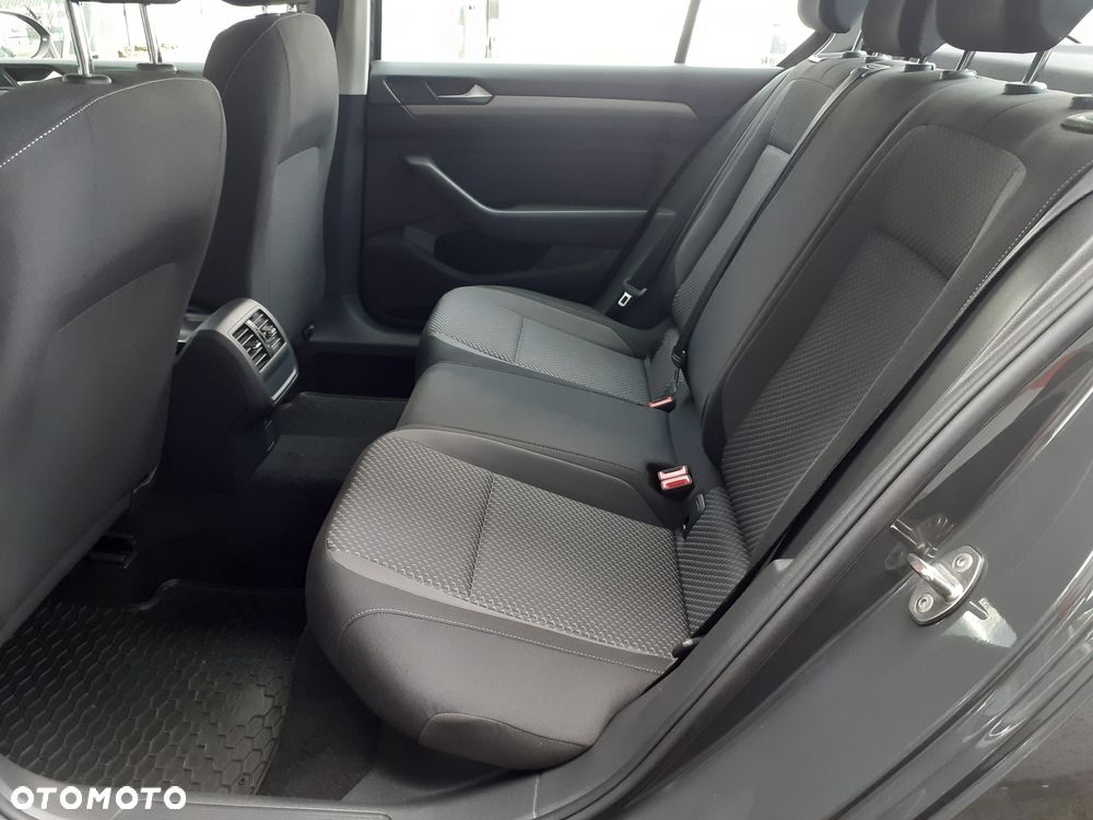 Volkswagen Passat - 22