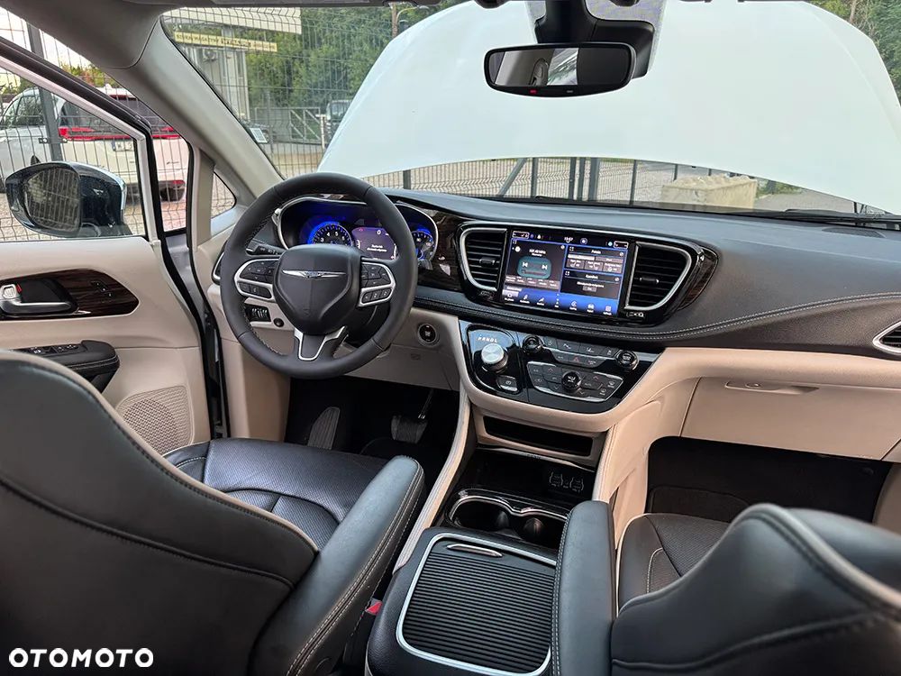 Chrysler Pacifica - 17