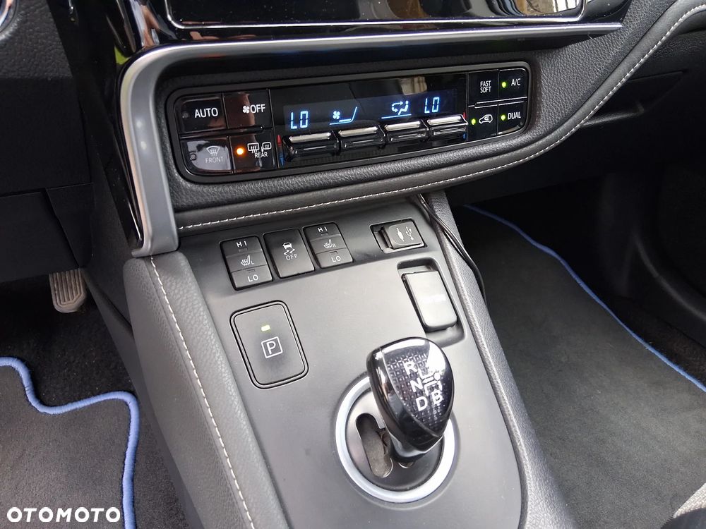 Toyota Auris 1.8 HSD Prestige NAVI - 32