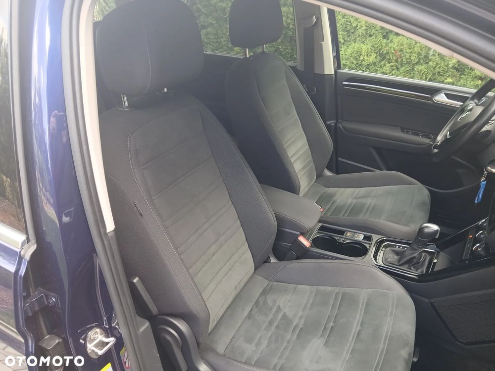 Volkswagen Touran - 22