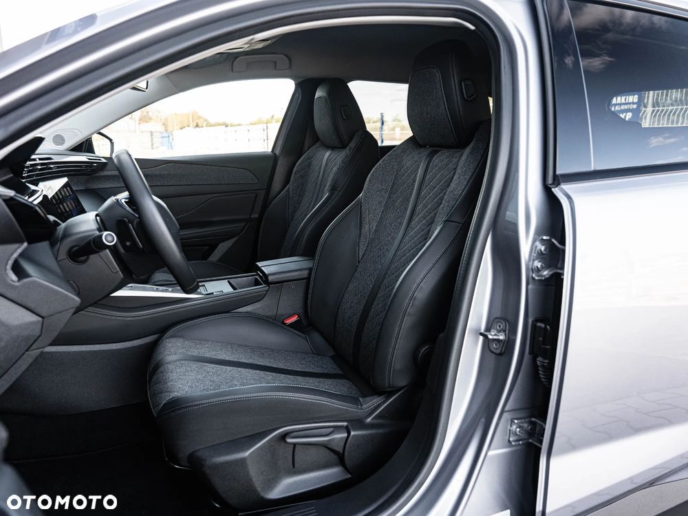 Peugeot 408 180 e-EAT8 Allure - 22