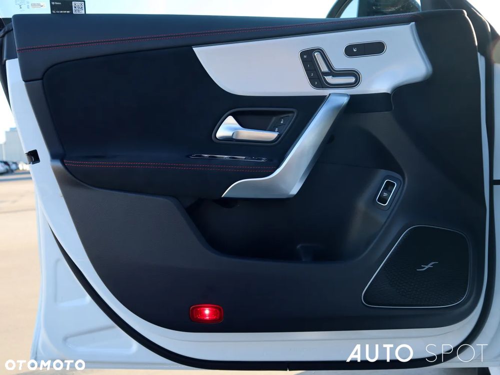 Mercedes-Benz CLA 250 4-Matic AMG Line 7G-DCT - 16