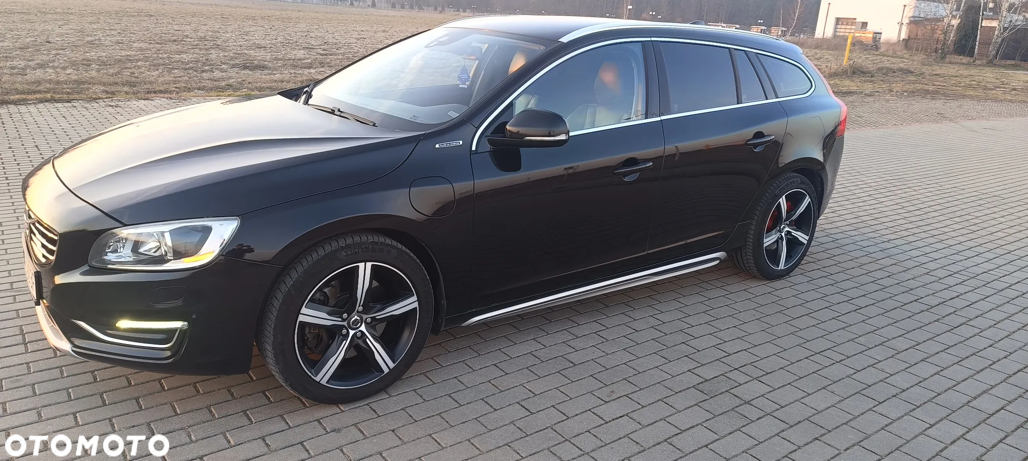 Volvo V60 D6 AWD Plug-in Hybrid Summum - 2
