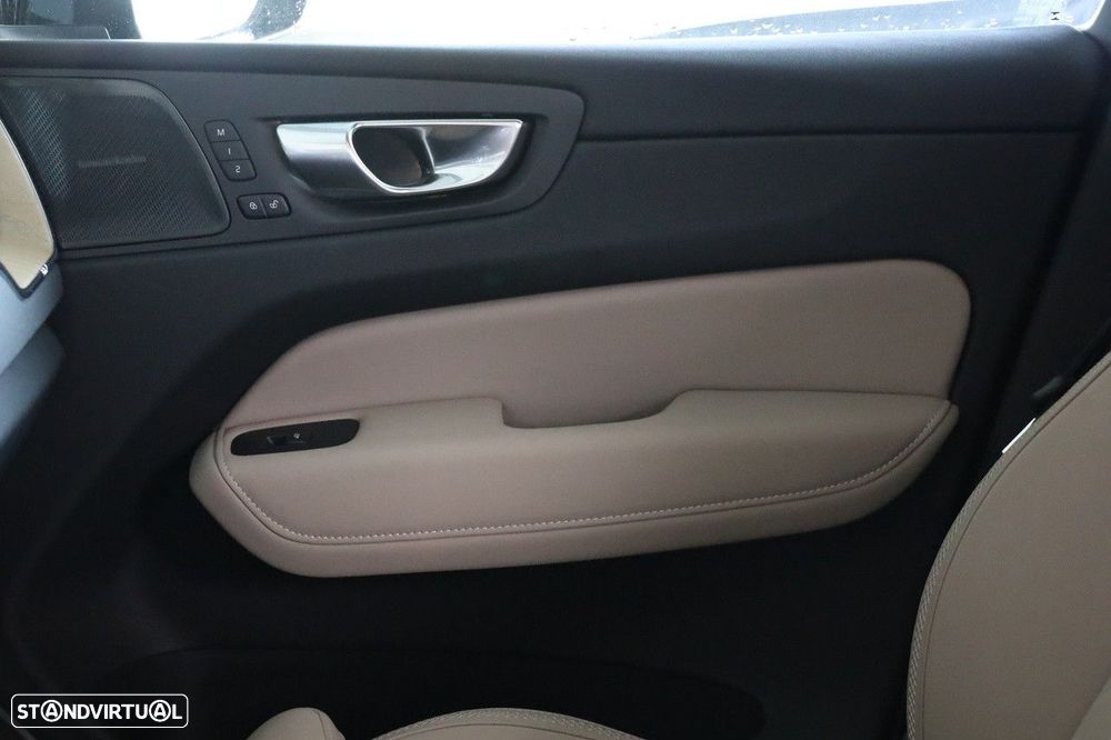 Volvo XC 60 2.0 T6 PHEV Plus Dark - 20