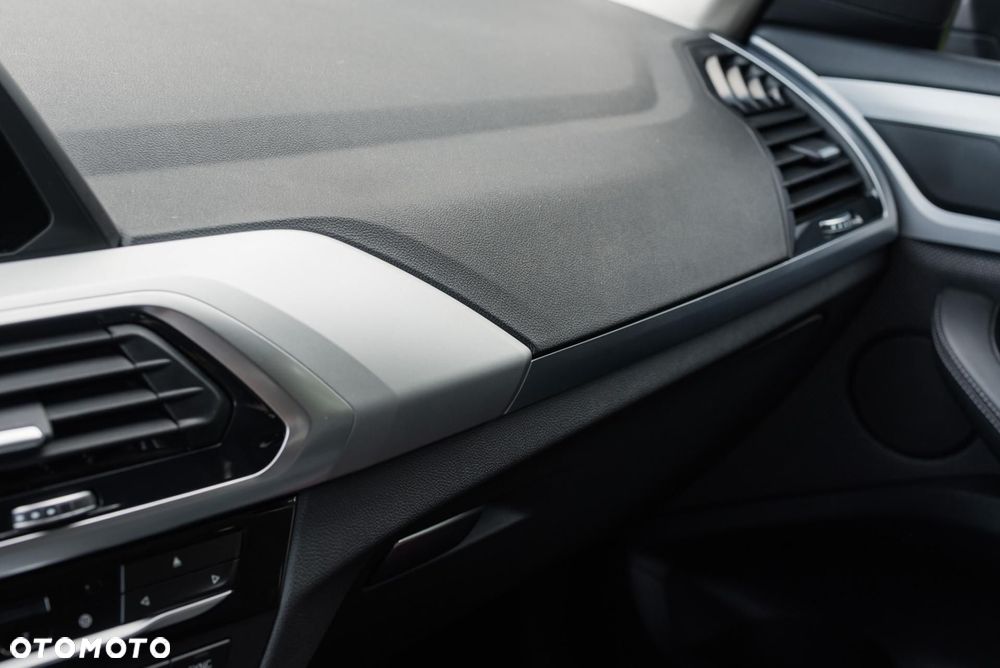 BMW X3 xDrive20d - 32