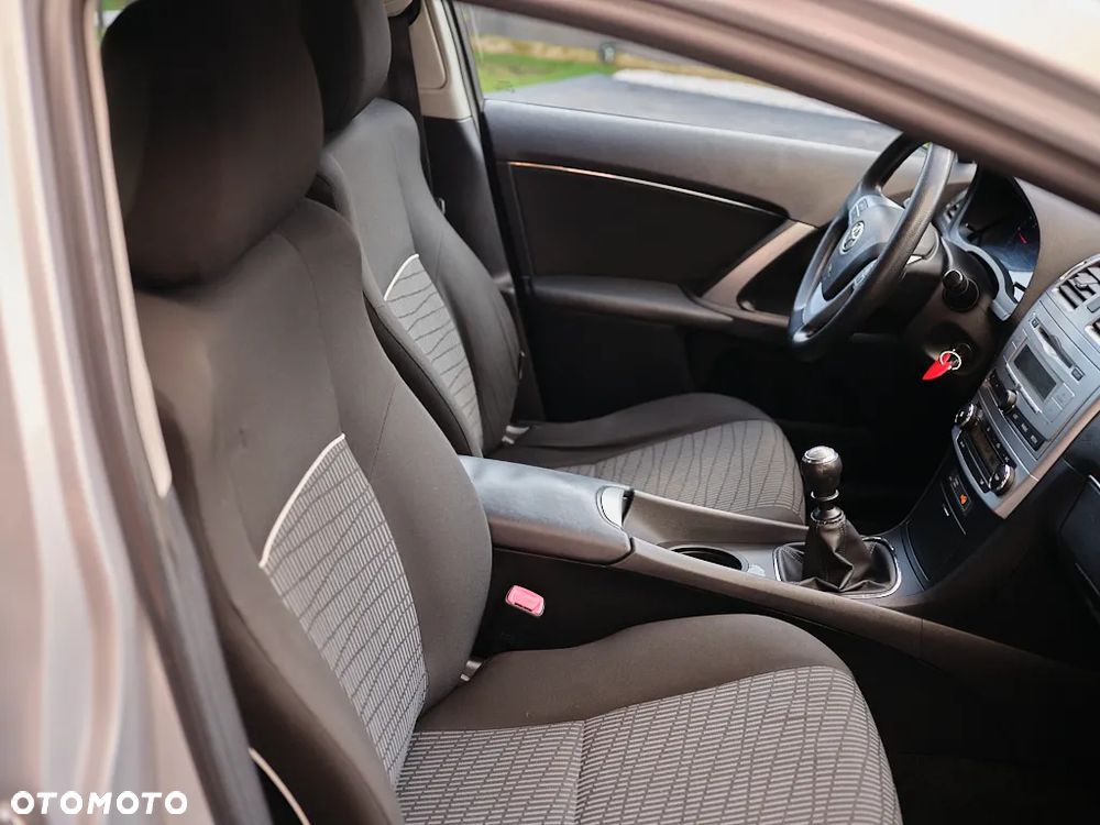 Toyota Avensis 1.8 Luna - 10