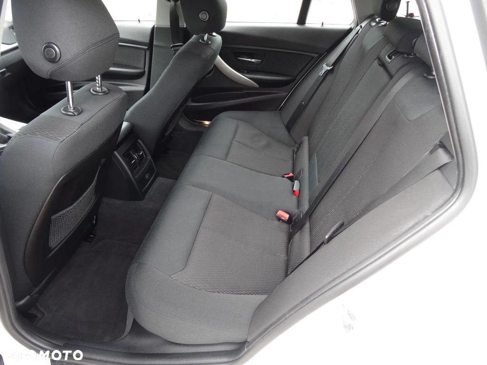 BMW Seria 3 318d - 16