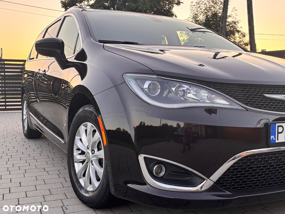 Chrysler Pacifica - 1