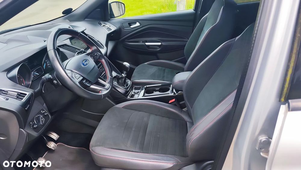 Ford Kuga 1.5 EcoBoost 2x4 ST-Line - 11