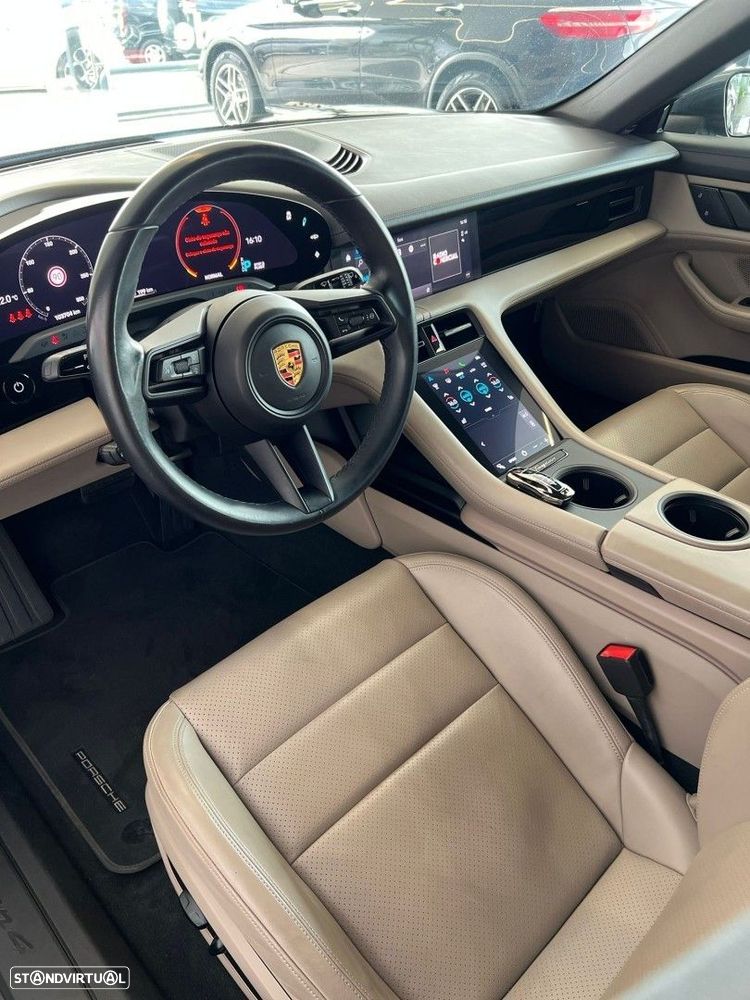 Porsche Taycan Cross Turismo 4 - 39
