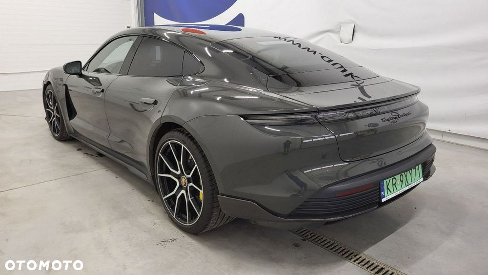 Porsche Taycan - 8