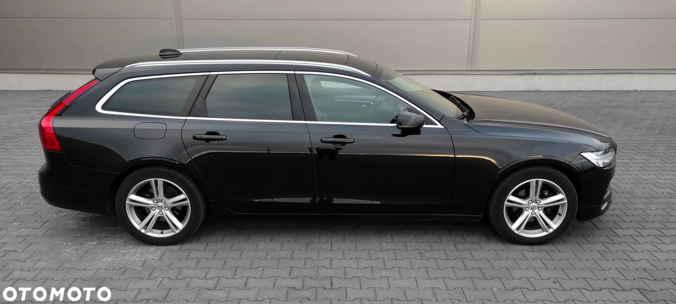 Volvo V90 D4 Momentum - 9