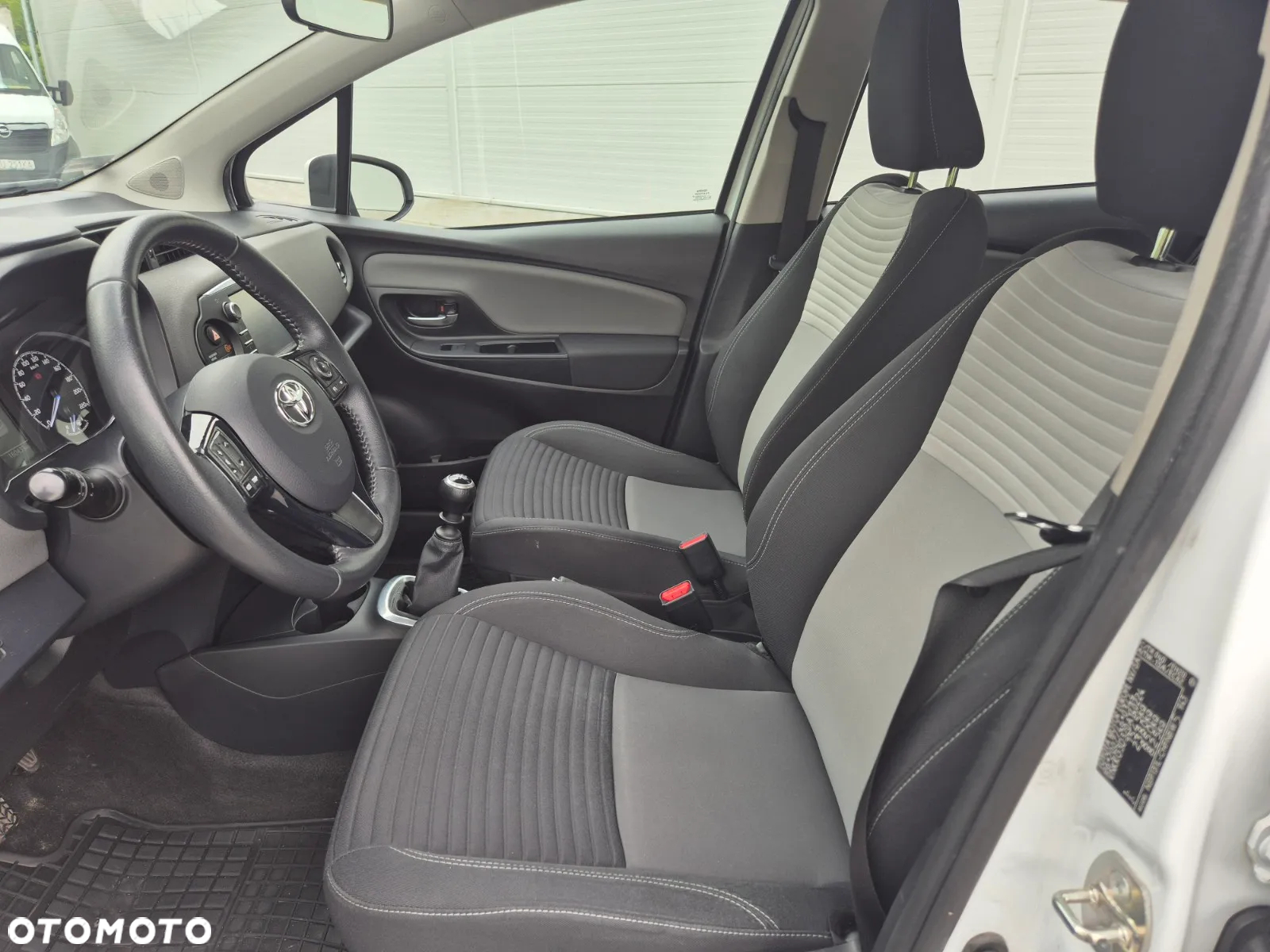 Toyota Yaris 1.5 Premium - 5