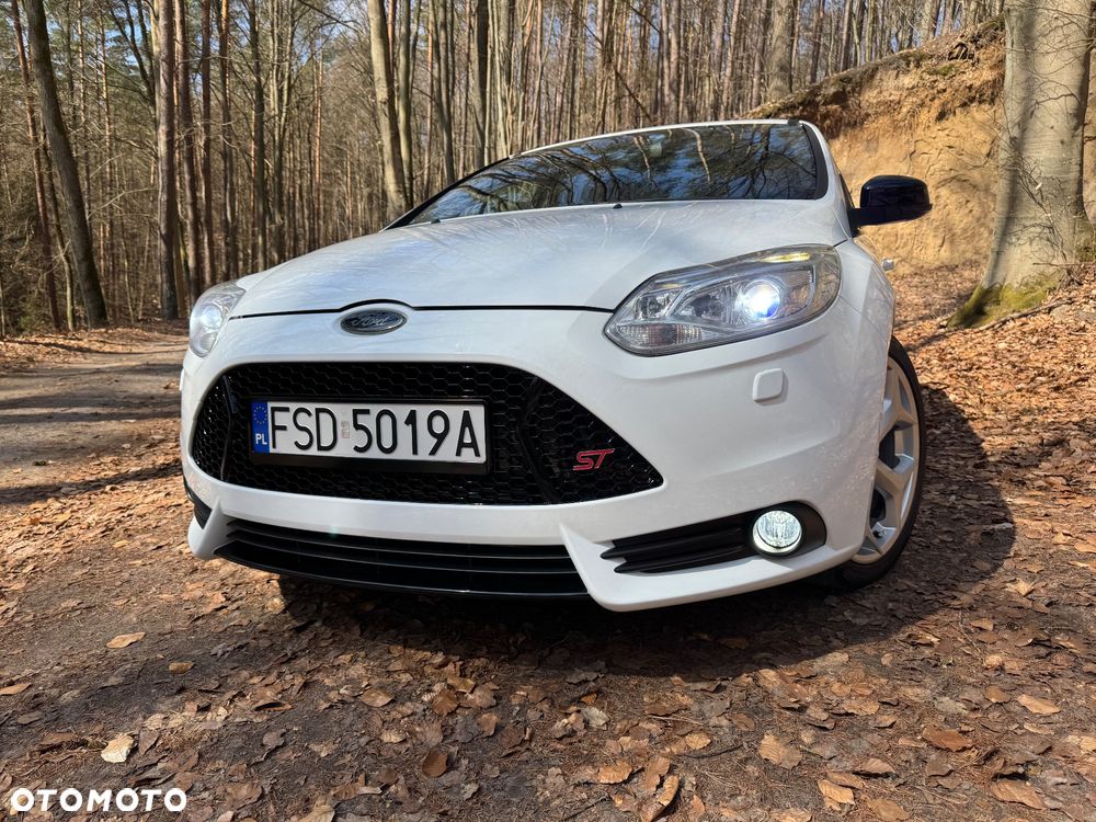 Ford Focus 2.0 EcoBoost ST mit Leder-Sport-Paket - 32