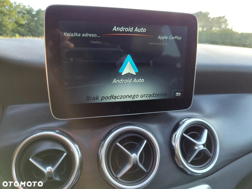 Mercedes-Benz GLA - 21