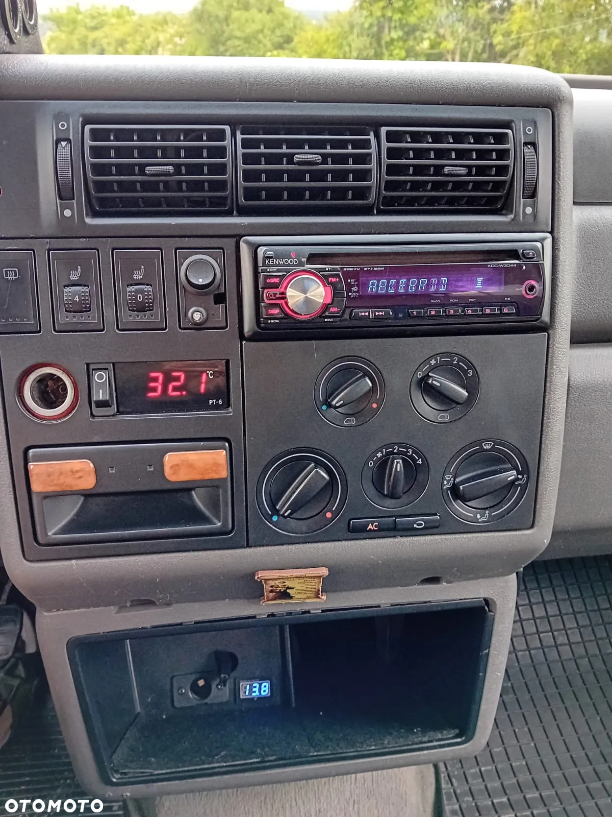 Volkswagen Transporter - 11