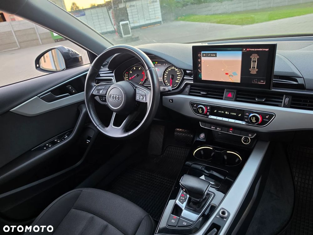Audi A4 Limousine - 14